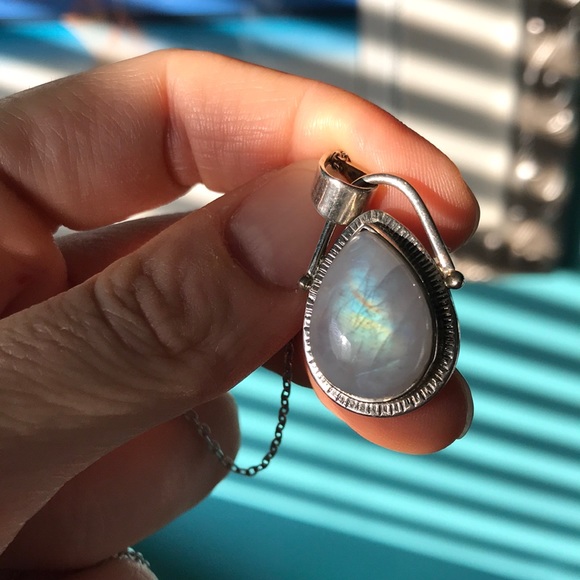Rainbow moonstone teardrop silver necklace - Picture 7 of 8